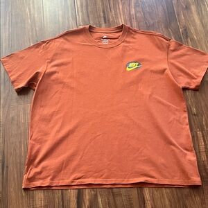 Nike Men's Orange Short Sleeve Tee